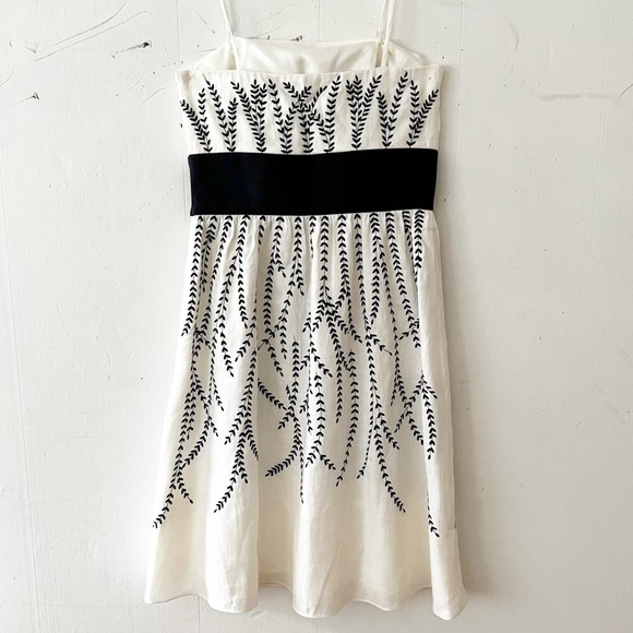 Ann Taylor Cream and Black Embroidered Linen Fit and Flare Dress Size 4 - Picture 6 of 10